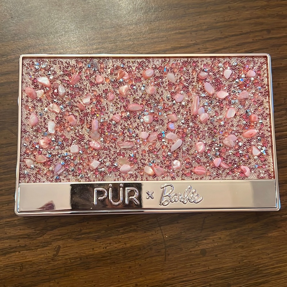 PUR z Barbie eyeshadow palette